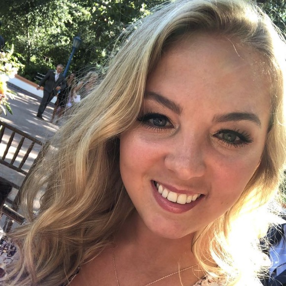 Meet your Posher, Nicole - Picture 1 of 1